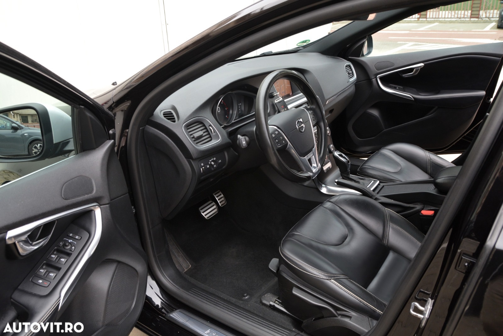 Volvo V40 D3 Geartronic R Design - 13