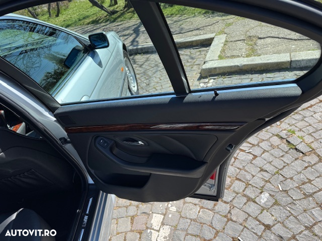 BMW Seria 5 525iA - 11
