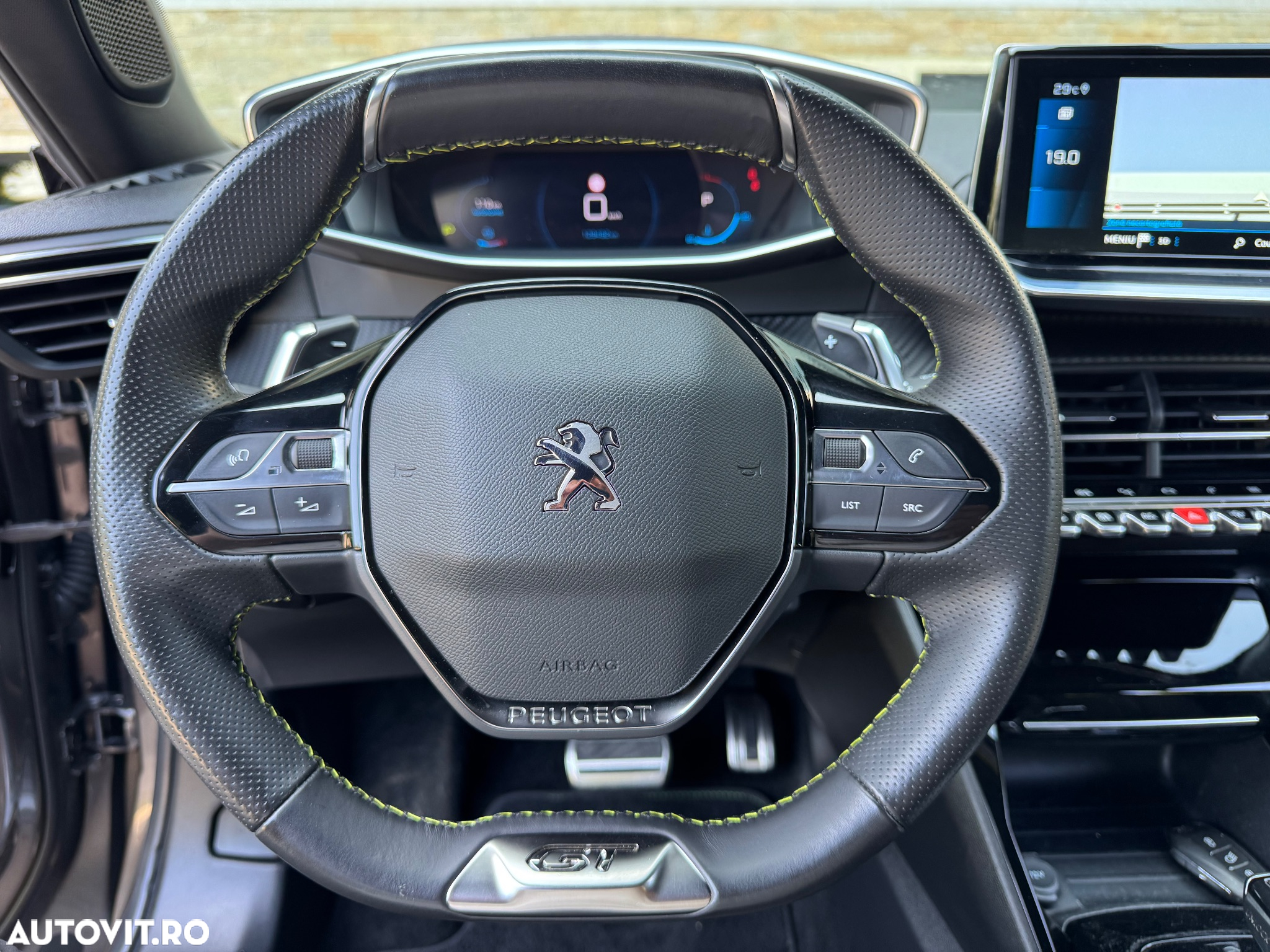 Peugeot 2008 PureTech 130 EAT8 GT - 21