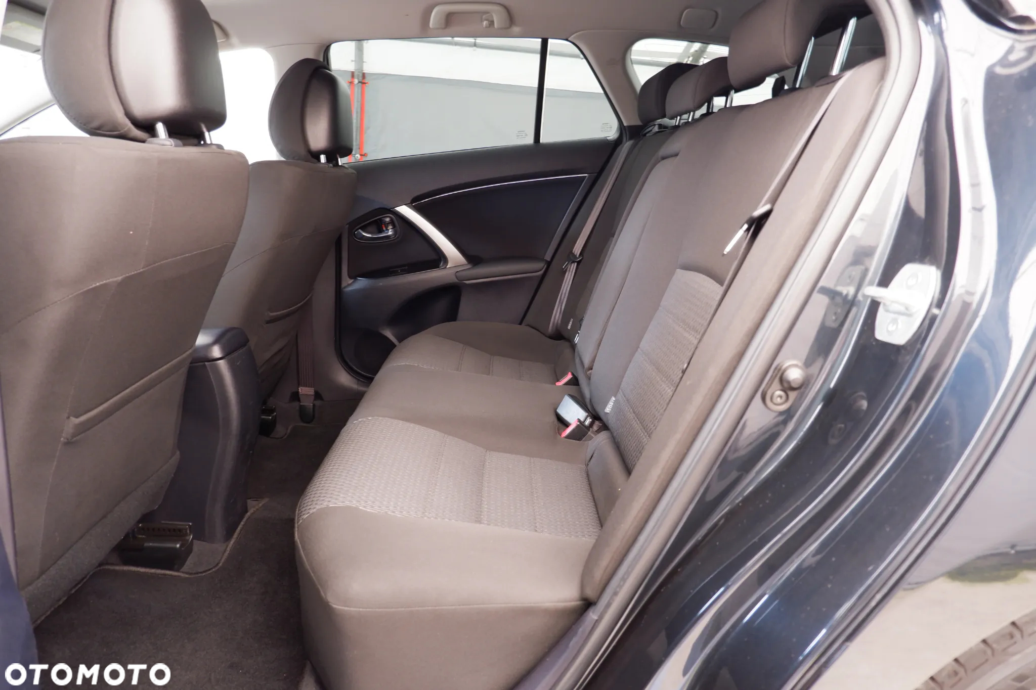 Toyota Avensis - 11