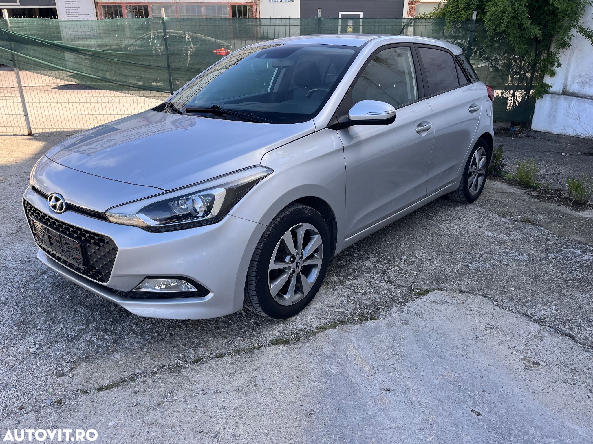 Hyundai i20 1.4 Automatik Trend - 1