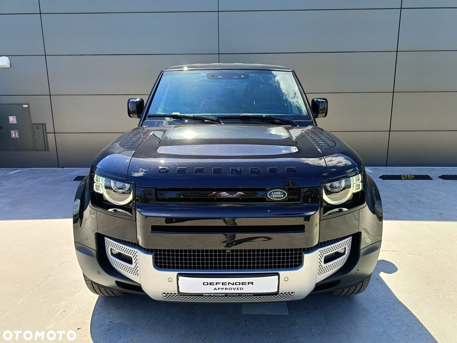 Land Rover Defender - 8