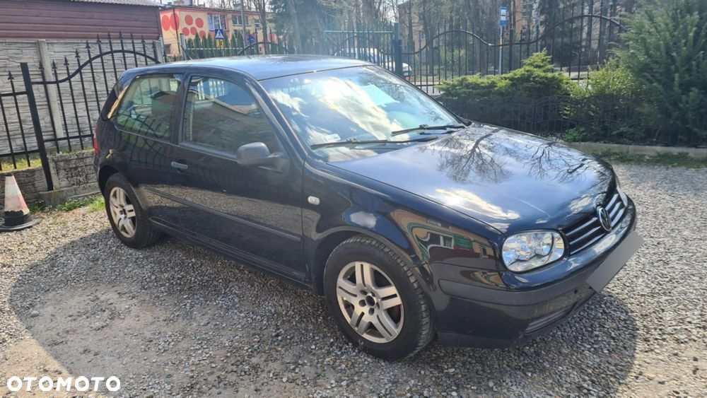 Volkswagen Golf - 1