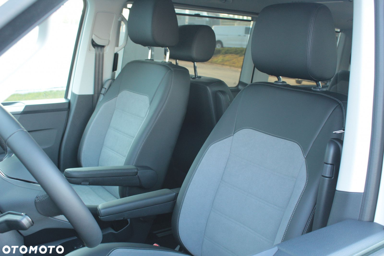 Volkswagen Multivan - 11
