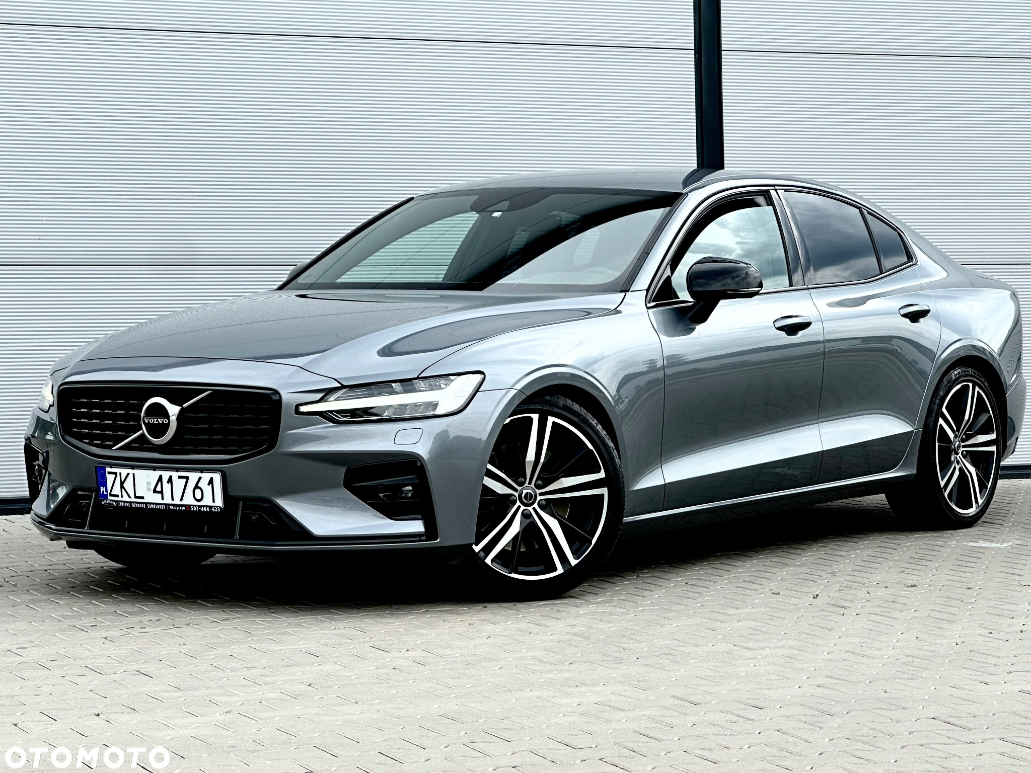 Volvo S60 T5 R-Design - 5