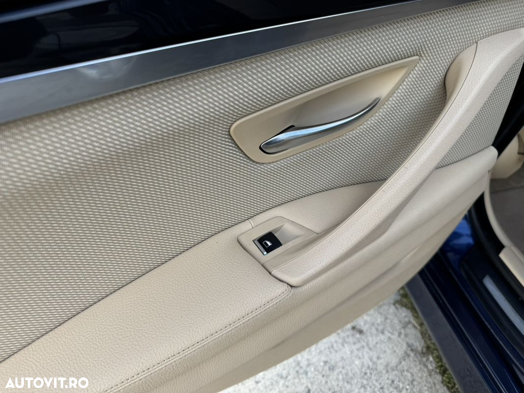 BMW Seria 5 523i Sport-Aut. - 30