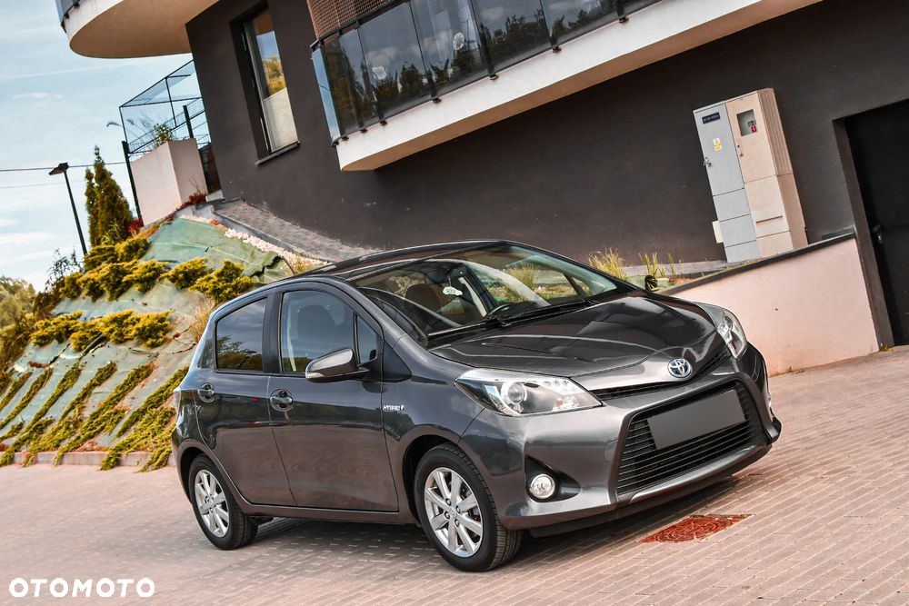 Toyota Yaris Hybrid 100 Premium - 3