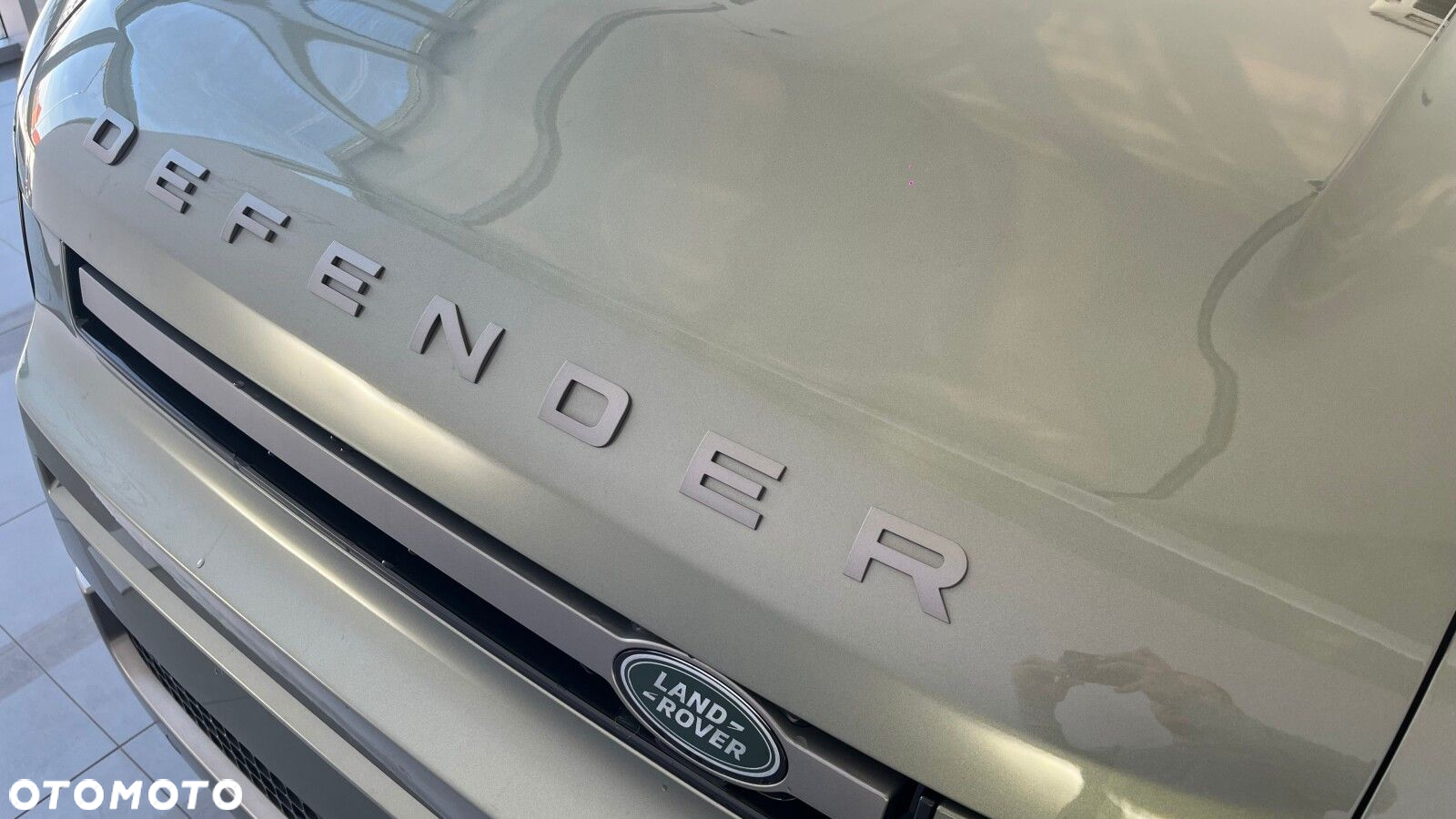Land Rover Defender - 10